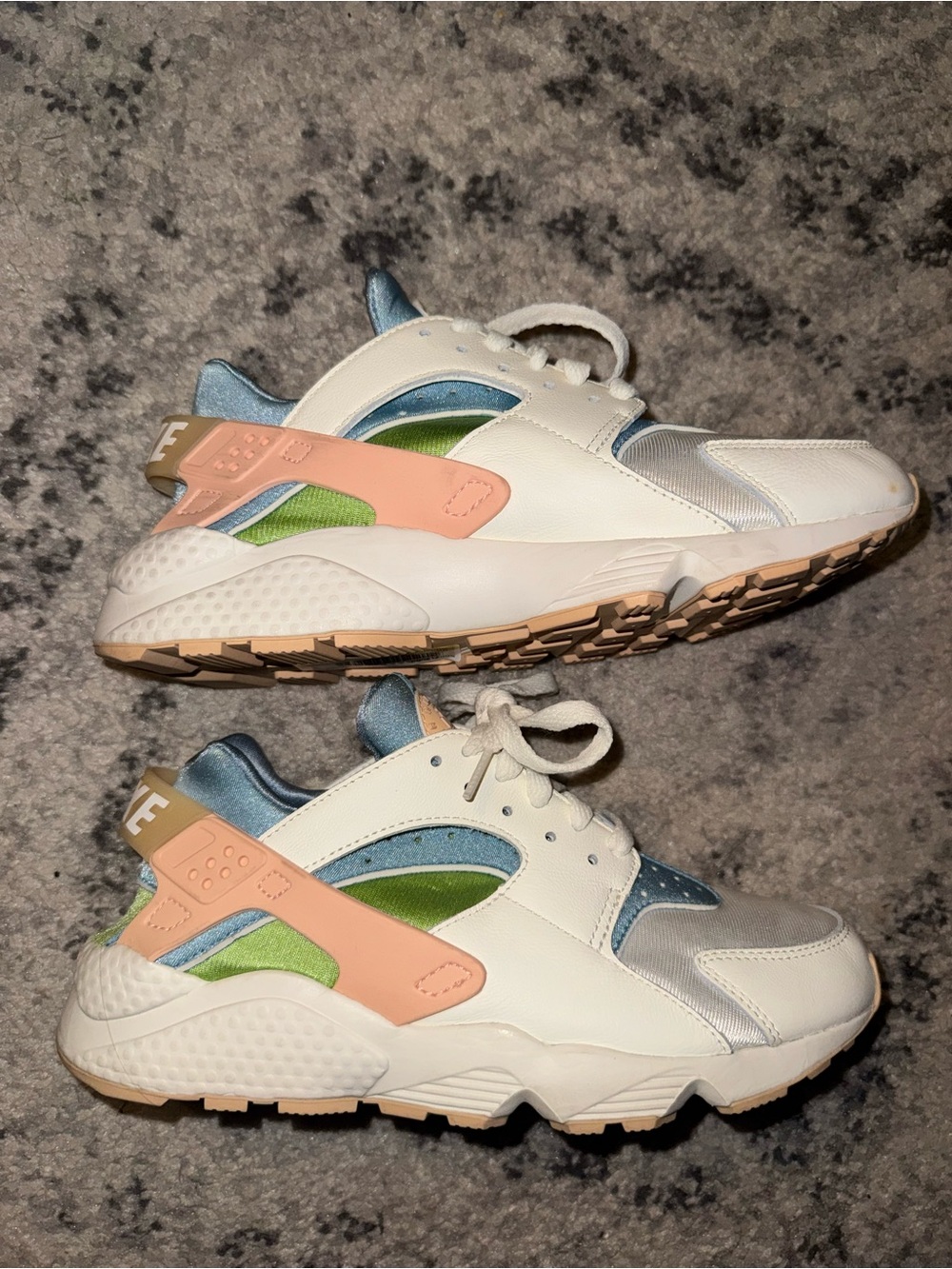 Nike Air Huarache SE Sun Club Shoes